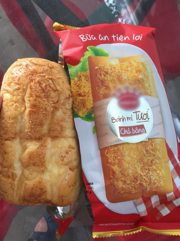   Trước nay mình cứ tưởng bánh mì ruốc là phải có ruốc với bánh mì cơ, hóa ra chỉ bánh mì không cho vào túi đựng có hình bánh mì ruốc cũng được luôn hả? (Ảnh: Trương Phan Hoàng Lãm)  