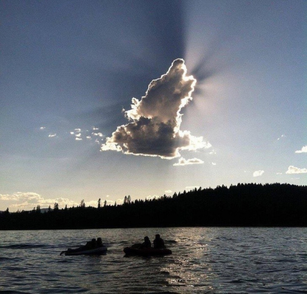   Đám mây trông như một con sói đang tru  