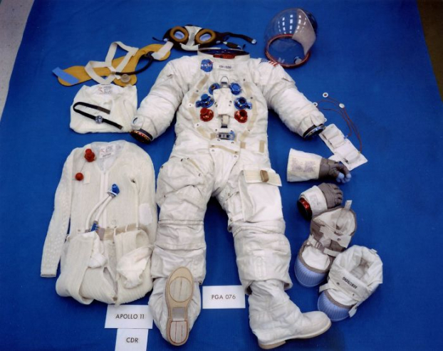 'Thuyết âm mưu' mới: Đế giày của Neil Armstrong không khớp với dấu chân trên Mặt Trăng 3