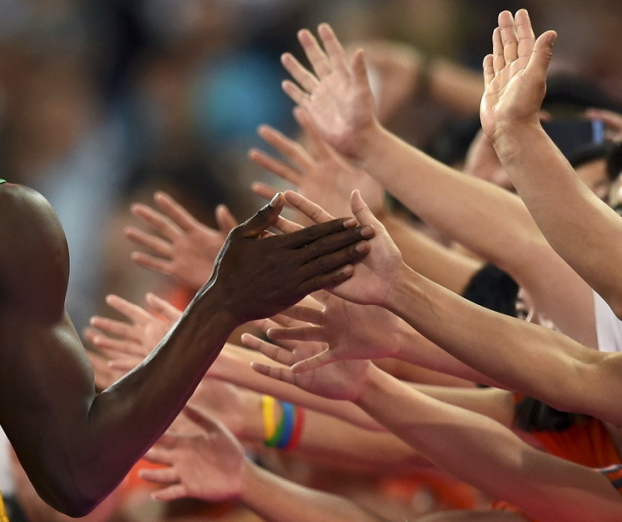   Vận động viên huyền thoại Usain Bolt chào người hâm mộ  