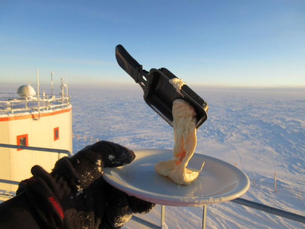 Điều gì sẽ xảy ra nếu bạn thử nấu ăn ngoài trời ở Nam Cực, nơi nhiệt độ -70 độ C? 1