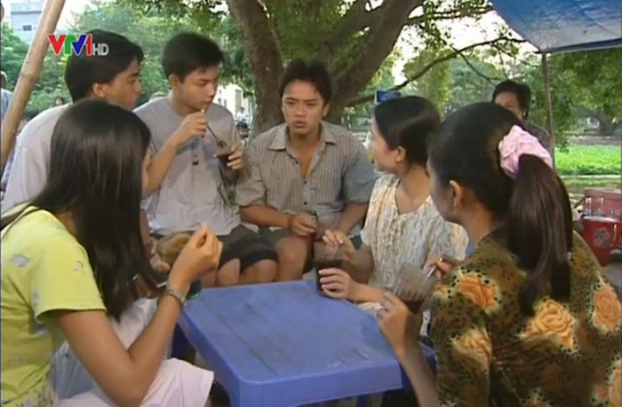   Phía trước là bầu trời là bộ phim tâm lý xã hội của đạo diễn Đỗ Thanh Hải, ra mắt lần đầu năm 2001 trong chương trình Văn nghệ Chủ Nhật  