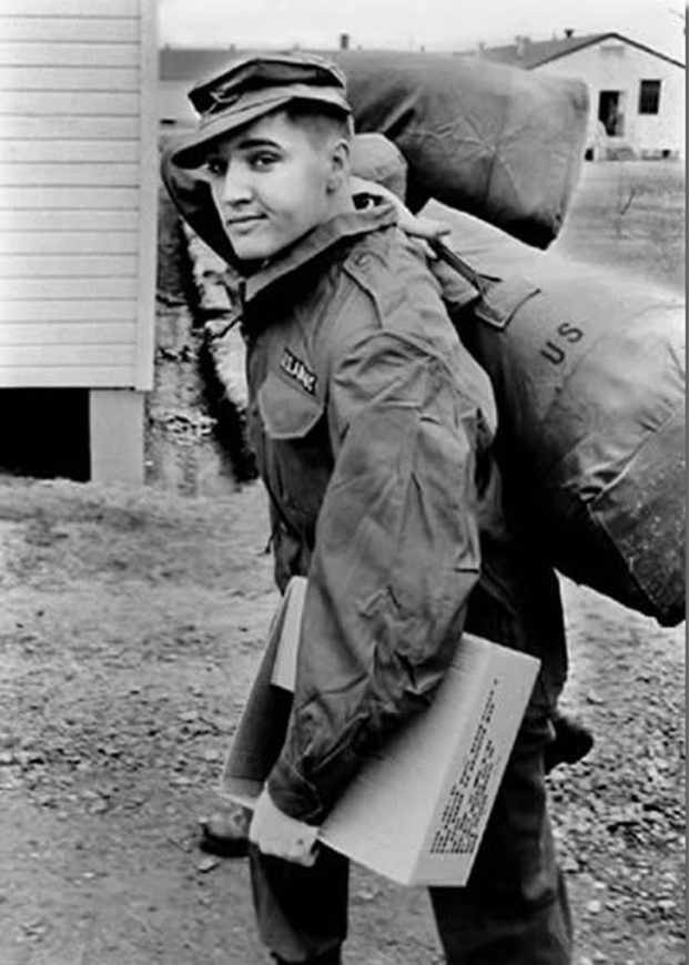   Elvis Presley đi lính nghĩa vụ trong Quân đội Mỹ, 1958  