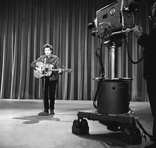   Bob Dylan trong buổi diễn tập cho chương trình The Ed Sullivan Show, 1963  