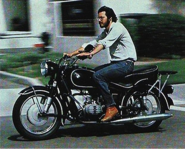   Steve Jobs cưỡi chiếc motor R60/2 BMW, 1982  