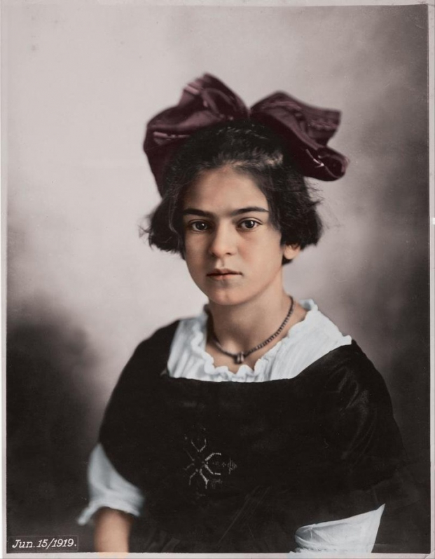   Bức ảnh họa sĩ Frida Kahlo do bố cô, một nhiếp ảnh gia, chụp năm 1919  