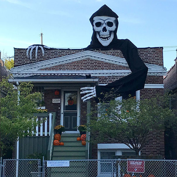 18 người làm hàng xóm ngạc nhiên với ý tưởng trang trí nhà dịp Halloween quá sáng tạo 14