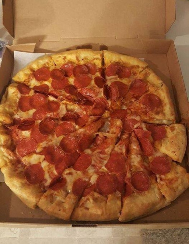   Khi họ cắt pizza của bạn theo cách này  