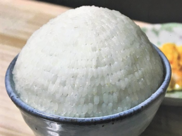   Một bát cơm được sắp xếp hoàn hảo đến từng hạt gạo  
