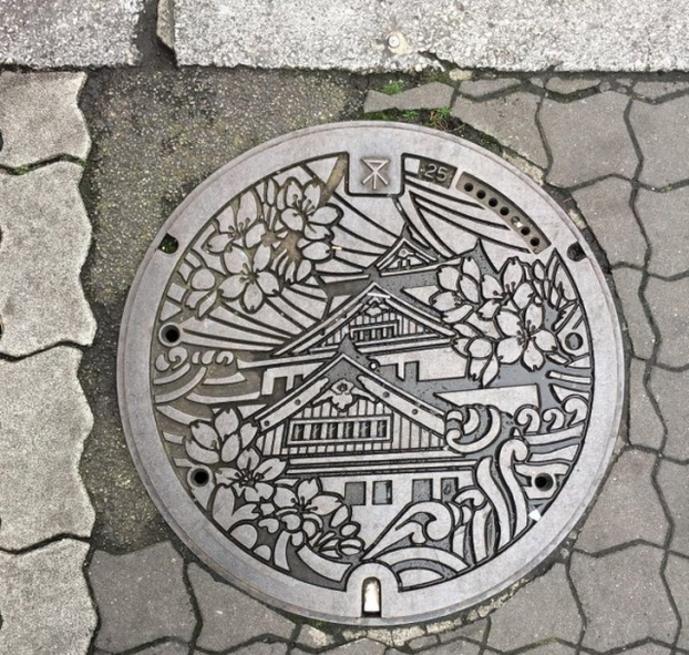   Nắp cống được trang trí ở Osaka  