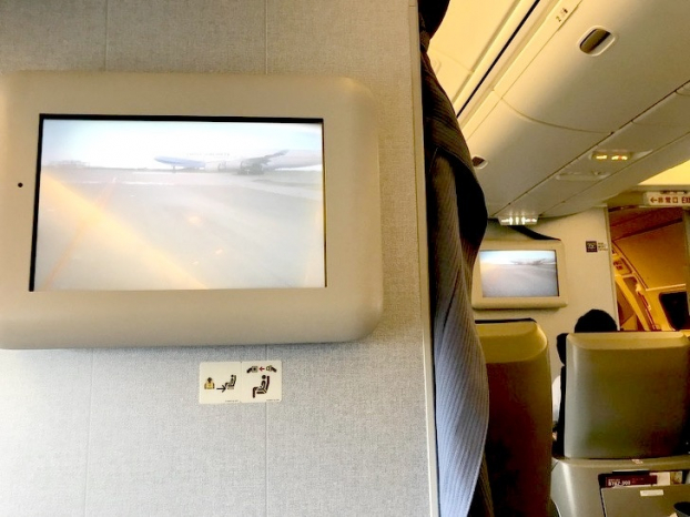   Trên máy bay hành khách có thể quan sát theo tầm nhìn của phi công  
