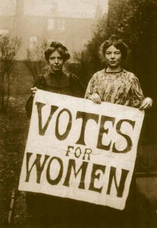   Phụ nữ Anh đã phải vật lộn để có quyền bỏ phiếu cho phụ nữ. (London, 1906)  