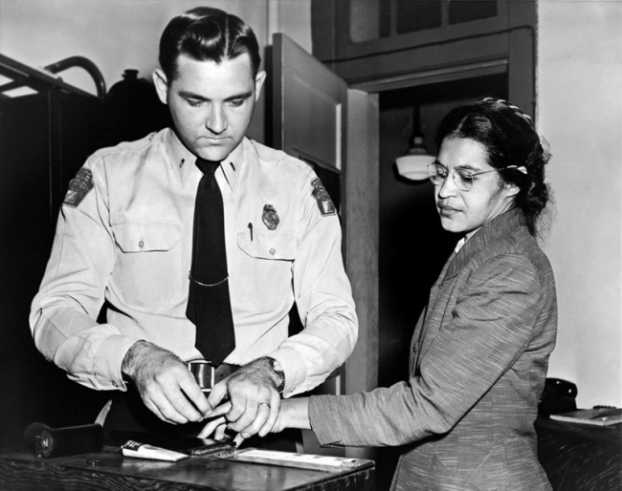   Người phụ nữ da màu bị bắt vì từ chối nhường chỗ cho hành khách da trắng (1955)  