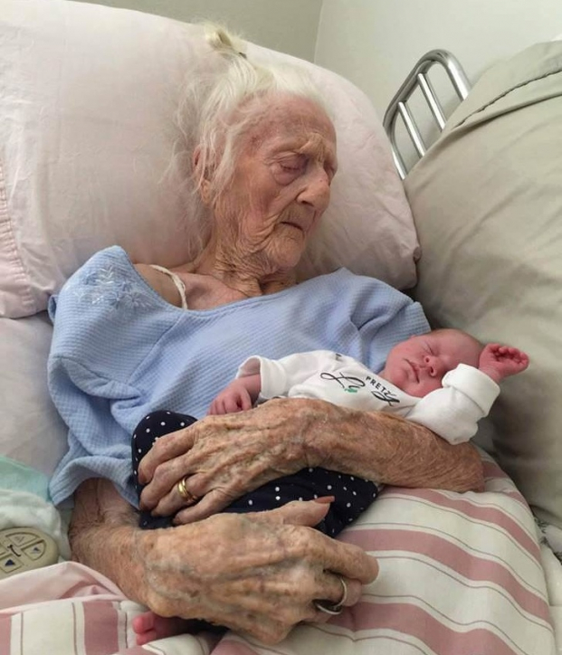   Khoảng cách 101 tuổi và 5 thế hệ  