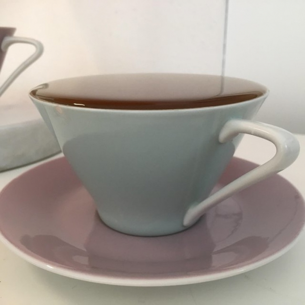   Tách đầy trà nhưng không bị tràn  