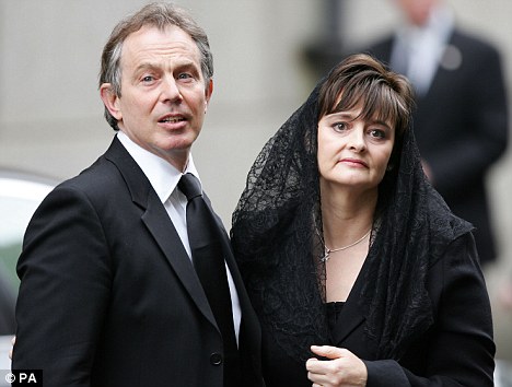   Cherie Blair và Tony Blair (Cựu Thủ tướng Anh)  