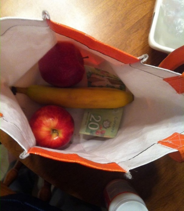   Hôm nay chồng tôi khăng khăng đòi gói bữa trưa cho tôi  