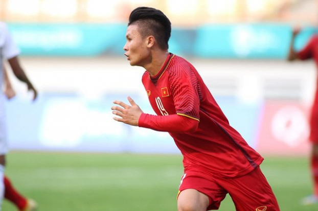 Vì sao Quang Hải luôn mặc áo dài tay khi thi đấu dù thời tiết nóng như thiêu như đốt? 0