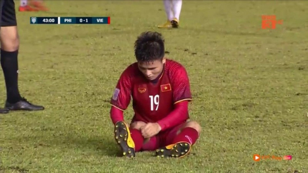 Vì sao Quang Hải luôn mặc áo dài tay khi thi đấu dù thời tiết nóng như thiêu như đốt? 3
