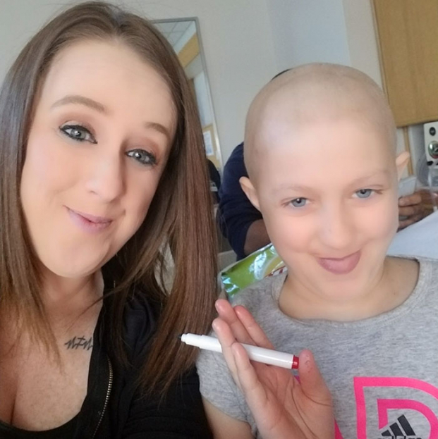 Tiệm nail bị tẩy chay vì chế nhạo bé gái mắc ung thư 'trông như con trai' 1