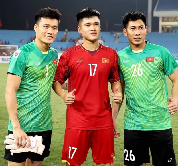   Lục Xuân Hưng (giữa) có nguy cơ không thể dự Asian Cup 2019  
