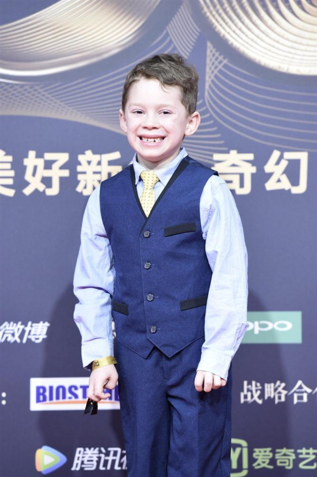   Thomas với nụ cười 'thương hiệu' trên thảm đỏ Đêm hội Weibo  