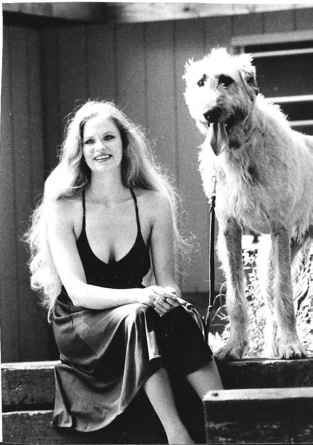   Bà tôi và chú chó săn sói Ireland của bà, năm 1974  