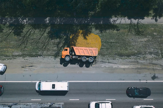   Tác phẩm 'Xe tải đổ' ở Nga của Drone Nest  