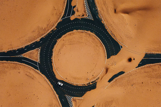   Con đường sa mạc nổi tiếng ở Dubai, tác phẩm của Whosane  
