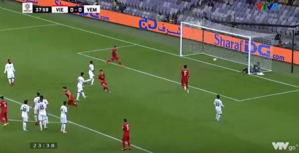 Việt Nam 1-0 Yemen: Quang Hải tung cú đá phạt hiểm hóc, thủ môn Yemen bó tay 0