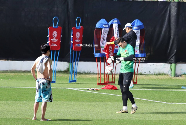 'Thánh Photoshop' tái xuất, cùng Văn Lâm tập luyện chuẩn bị cho trận tứ kết Asian Cup 3