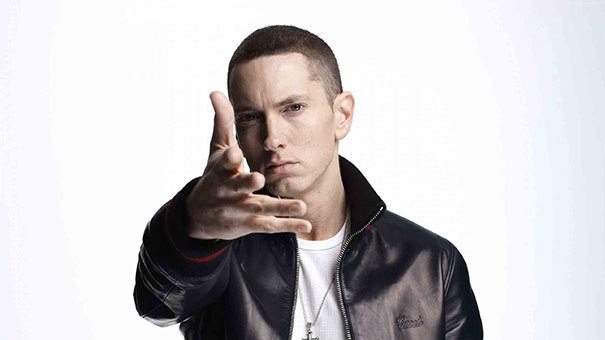 Eminem không bao giờ cười, nên một anh chàng rảnh rỗi đã Photoshop cho anh 'tươi' hơn 0