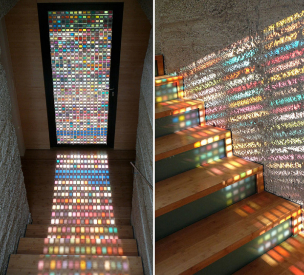   Một chiếc cửa kính với những ô kính màu mang thêm nhiều màu sắc vào căn nhà của bạn  