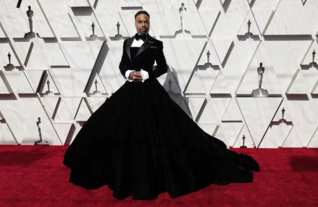 Nam diễn viên đồng tính chiếm spotlight thảm đỏ Oscar 2019 khi mặc đầm quây ngực 0