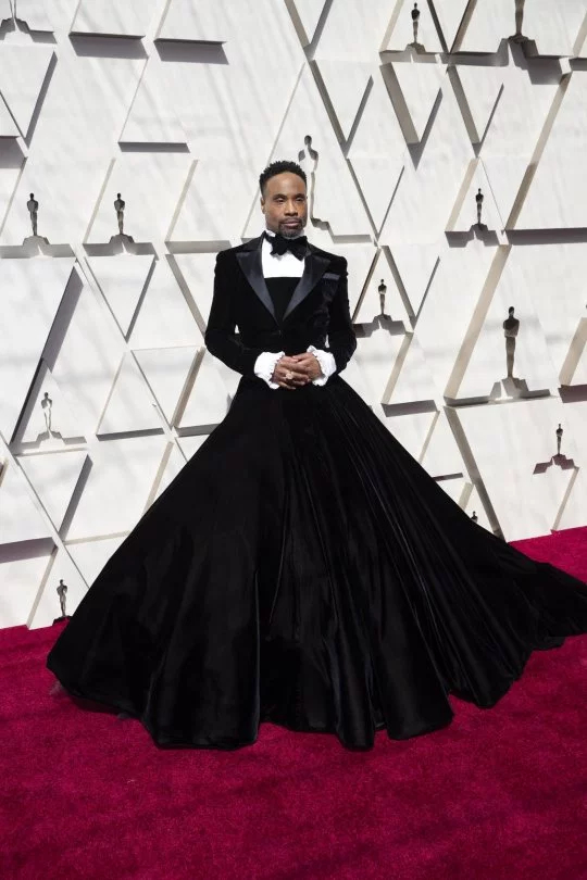 Nam diễn viên đồng tính chiếm spotlight thảm đỏ Oscar 2019 khi mặc đầm quây ngực 1