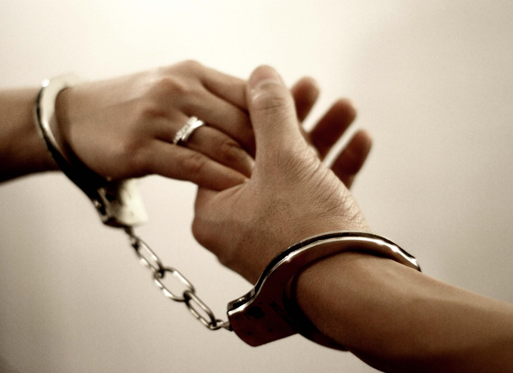    Nhiều cô gái cảm thấy tù túng vì cuộc sống chỉ xoay quanh chồng mình - Nguồn: michelephoenix.com  