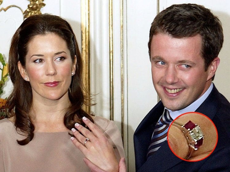   Mary Elizabeth Donaldson và Thái tử Đan Mạch Frederik trong cuộc họp báo tuyên bố kết hôn năm 2003 – Nguồn: Southern Living  