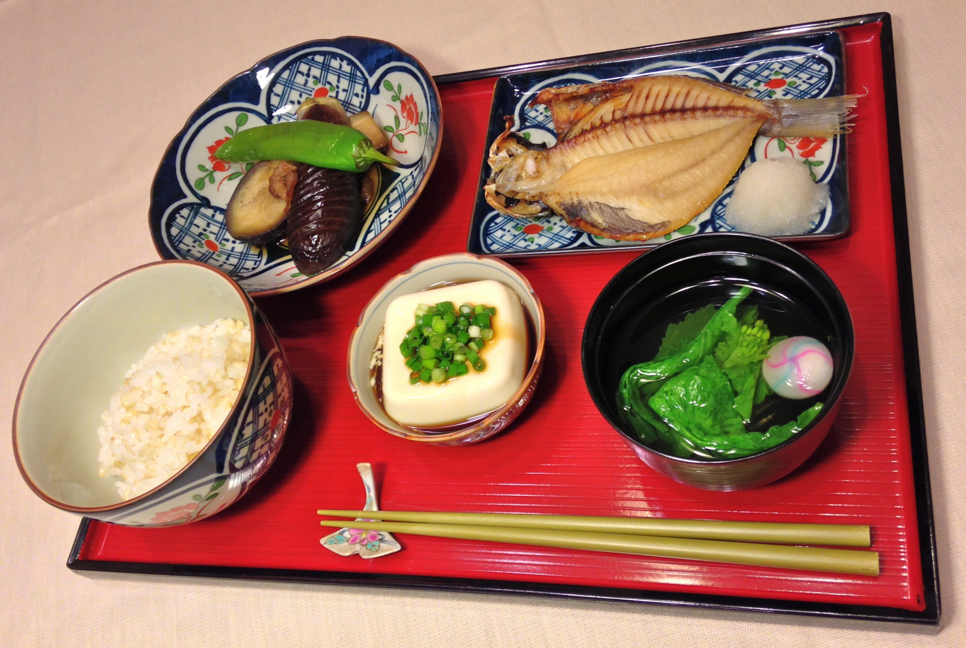 Bữa ăn của người Nhật chú ý đến sự cân bằng và làm ấm cơ thể