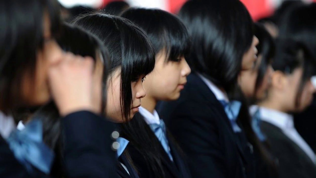 Màu tóc được coi là tiêu chuẩn ở trường học của Nhật