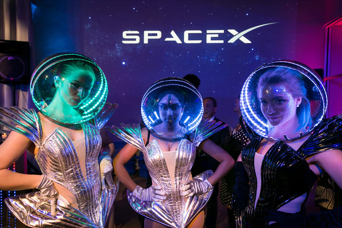 Một bữa tiệc hoành tráng tại SpaceX - Nguồn: PinsDaddy