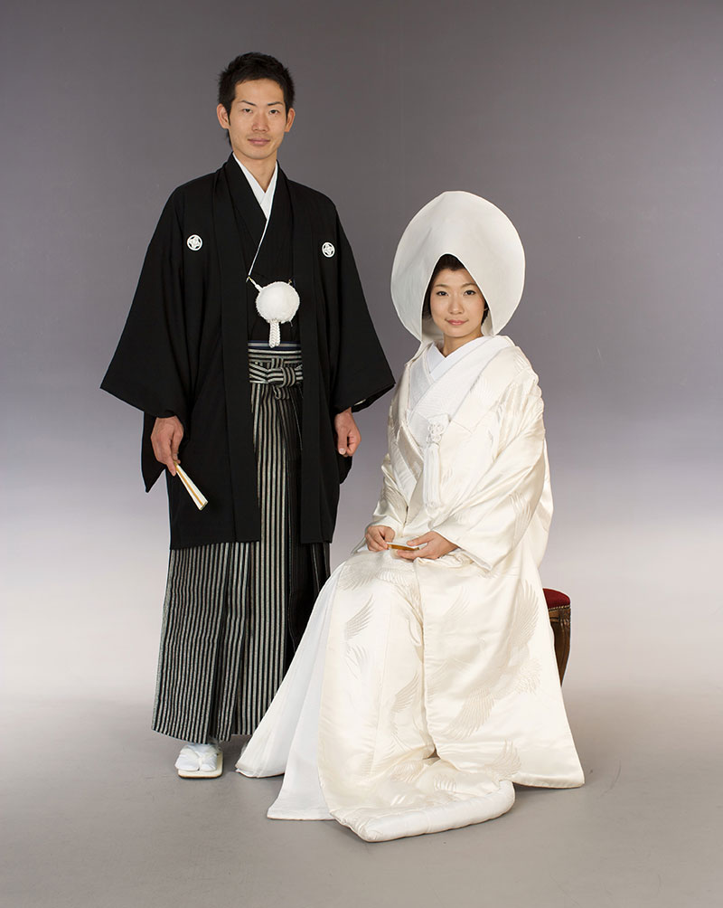 Bộ trang phục truyền thống của cô dâu chú rể trong lễ cưới