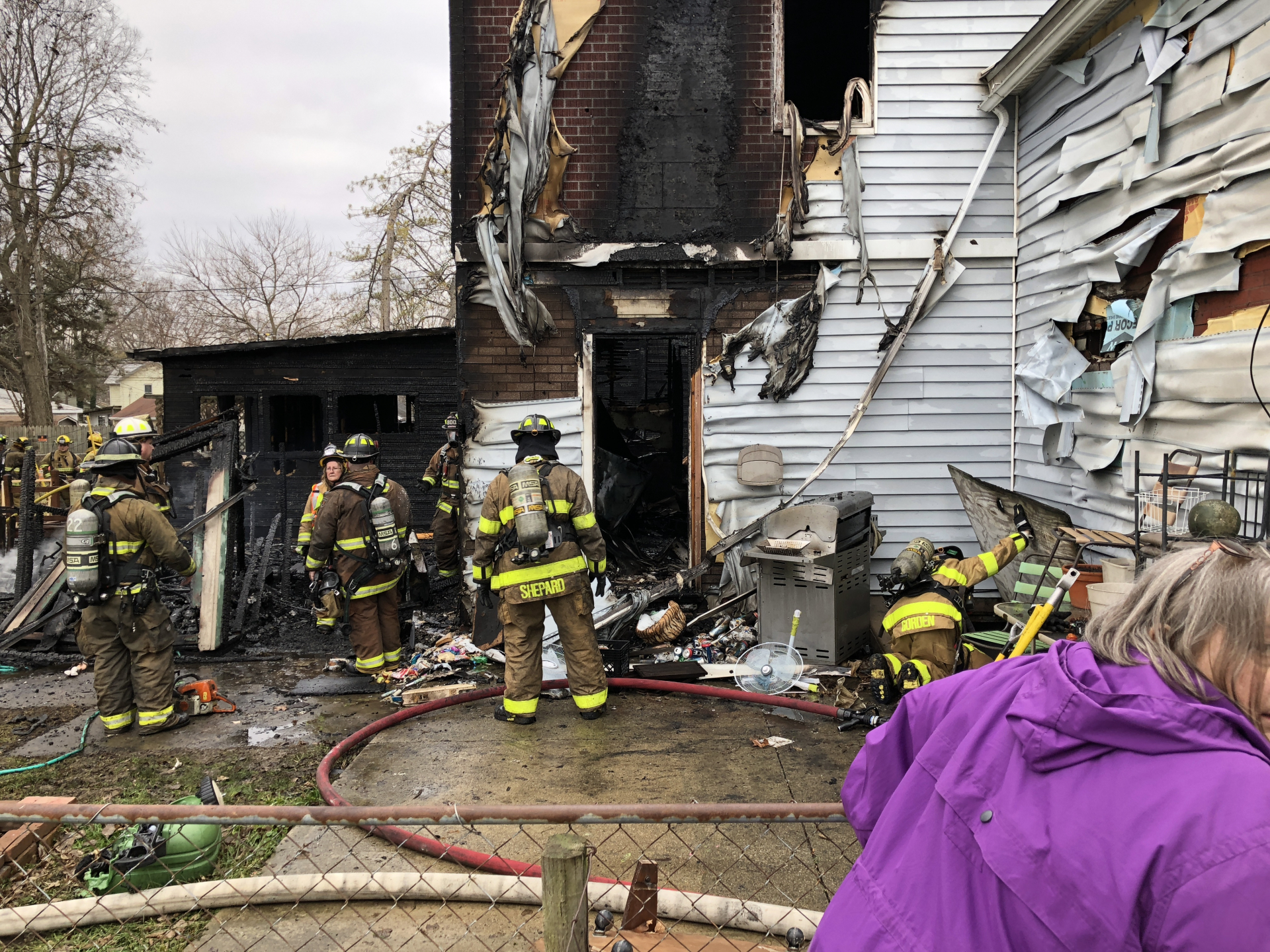 Ngôi nhà của chị Jessica bị cháy rụi - Nguồn: Sciotopost