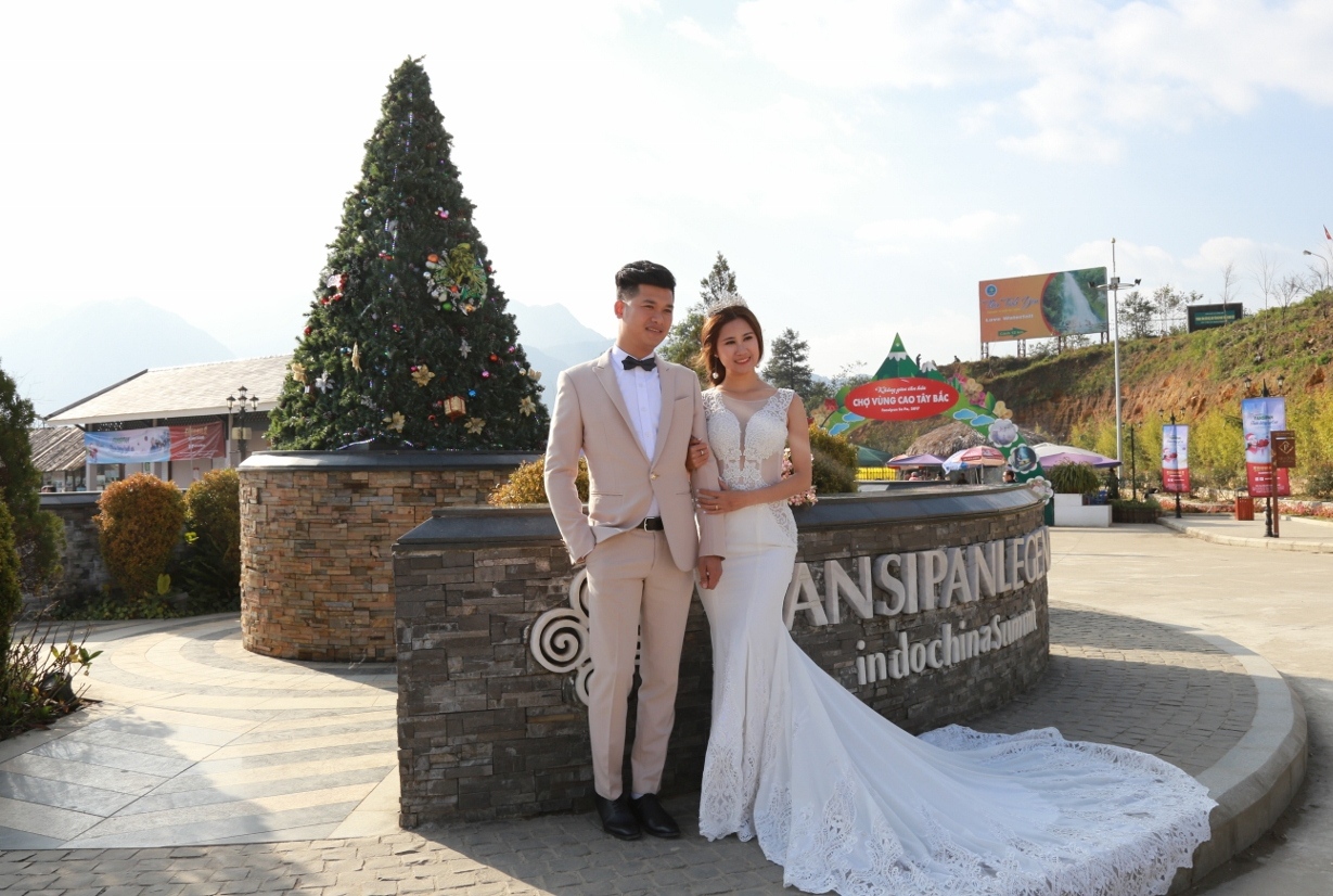 Lễ hội mùa đông Fansipan Legend là nơi hoàn hảo để chụp ảnh cưới của các cặp đôi