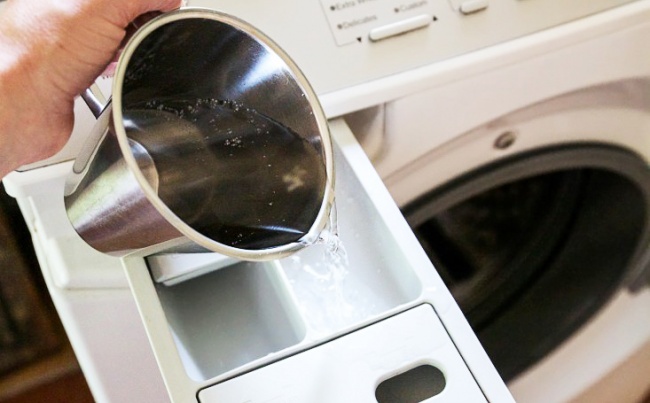 Bạn có thể dùng dấm trắng để vệ sinh máy giặt dễ dàng
