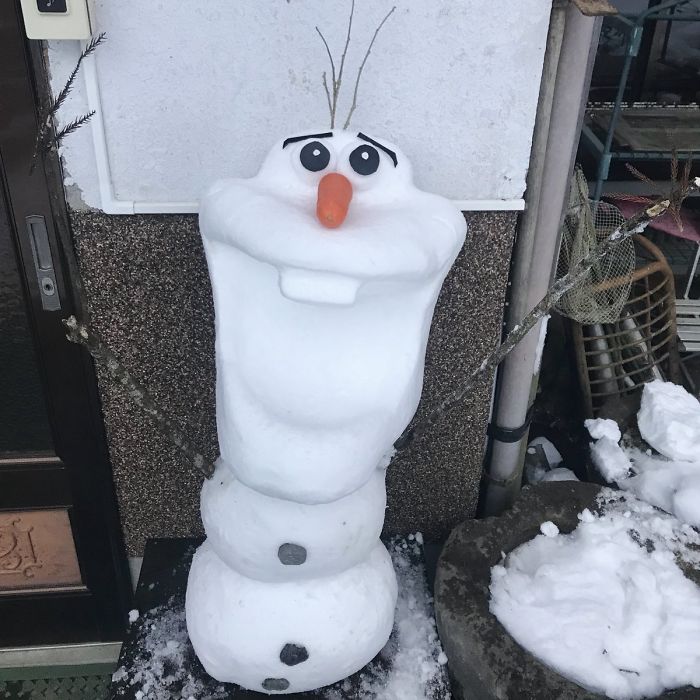 Người tuyết Olaf khiến những người đi ngang qua phải dừng lại chiêm ngưỡng