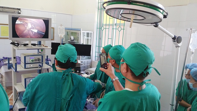 Dàn máy phẫu thuật nội soi của TTYT Cô Tô được Sở Y tế tỉnh Quảng Ninh đầu tư, trị giá 2 tỷ đồng. Ảnh: TTYT Cô Tô
