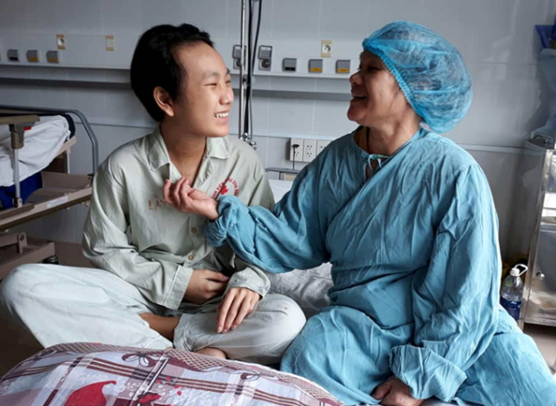   Phạm Văn Cơ hồi tỉnh sau khi được ghép tim. Ảnh: Bệnh viện Trung ương Huế  