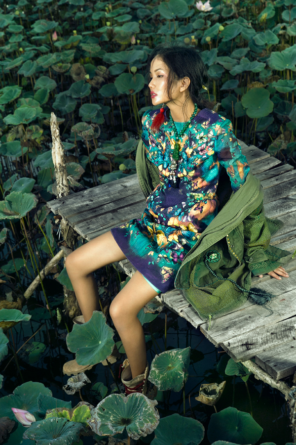 Ngắm nhìn hoa hậu H'Hen Niê trong bộ ảnh thời trang độc và lạ giữa khung cảnh đồng quê 1