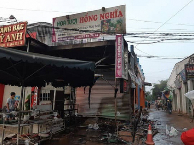 Cháy shop hoa ở Đắk Lắk : Tiếng cầu cứu thảm thiết đằng sau cánh cửa cuốn 0