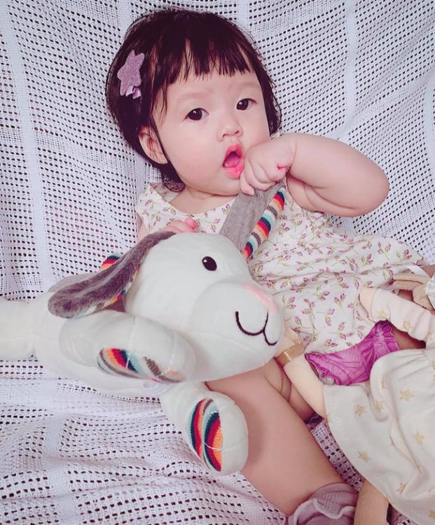 Hoa hậu Đặng Thu Thảo lần đầu khoe ảnh con gái 6 tháng tuổi 0